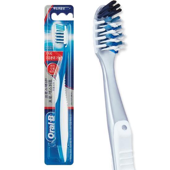 Oral-B Cross Action Complete 7 35-Bristle Toothbrush (Total Care)