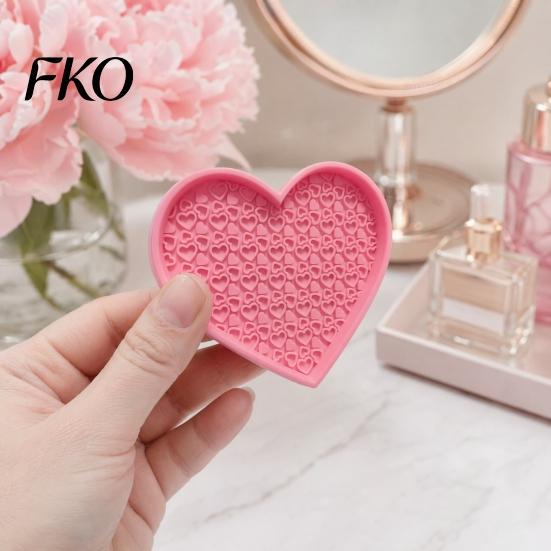 Heart Shaped Cleaning Pad 3D Printed Makeup Brush Mat, Heart-Shaped Scrubber with Textured Zones, Portable Mat Wash Tool for Foundation Eye