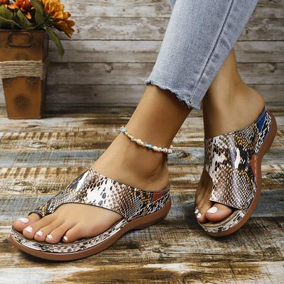 Шлепанцы Lucyever со змеиным принтом и толстой подошвой, женские летние босоножки на танкетке с клипсой, легкие нескользящие пляжные тапочки