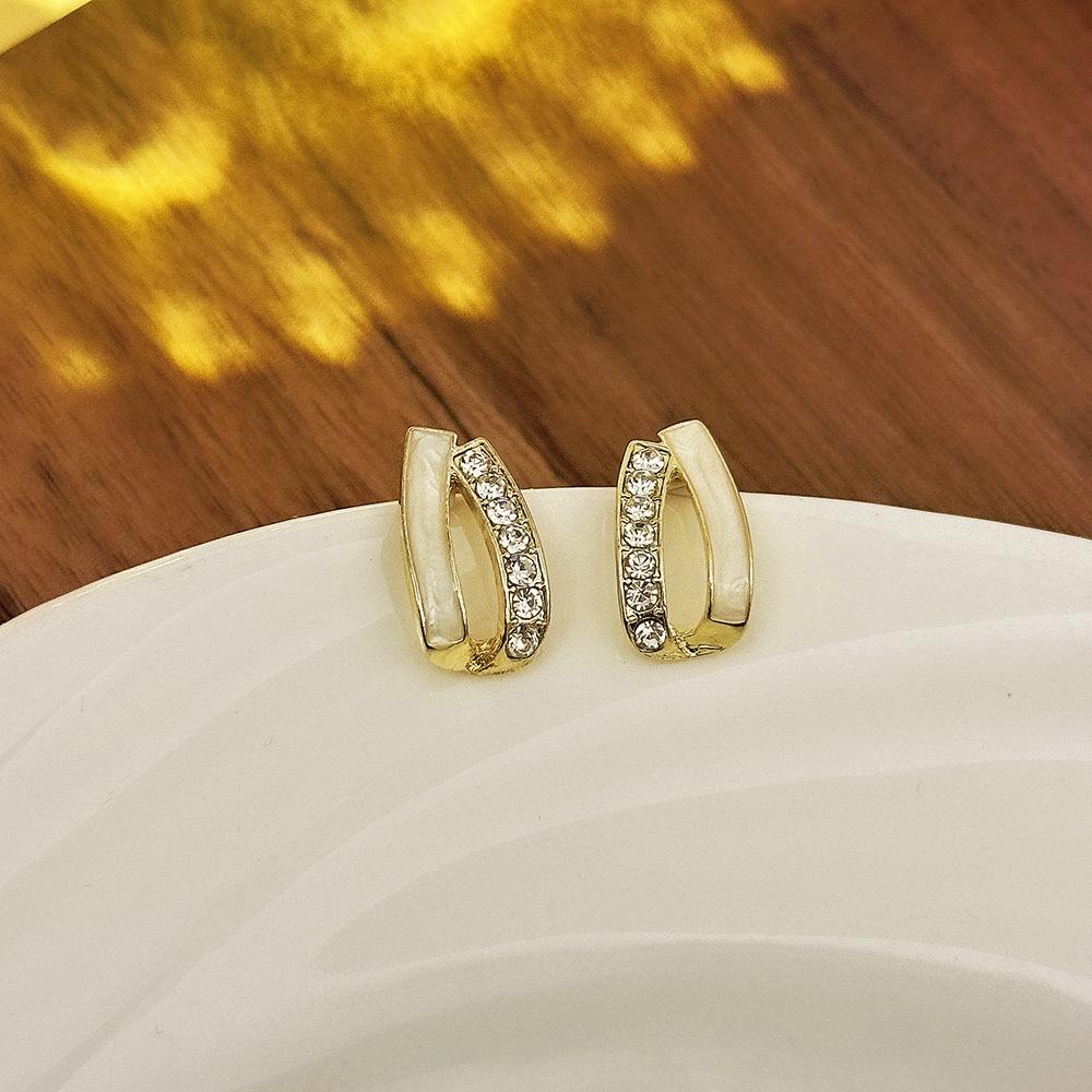 «Серьги-бантики из серебряных игл с жемчугом и цирконием»: Нишевый дизайн, стильный и универсальный, легкий роскошный аксессуар высокого класса.