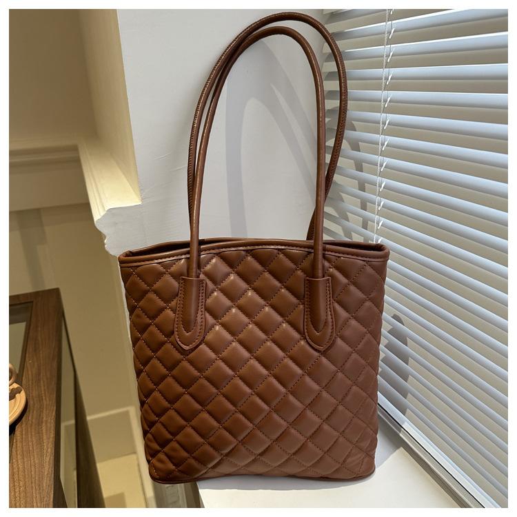 Новая большая вместительная сумка-тоут под мышкой на одно плечо ромбовидной формы из иностранного газа 2025 года, новая повседневная, с вышивкой нитками, простая однотонная, большая