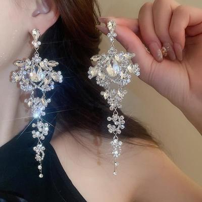 Серьги с серебряной иглой, стразами и цветочной бахромой - Элегантные и уникальные модные украшения для женщин