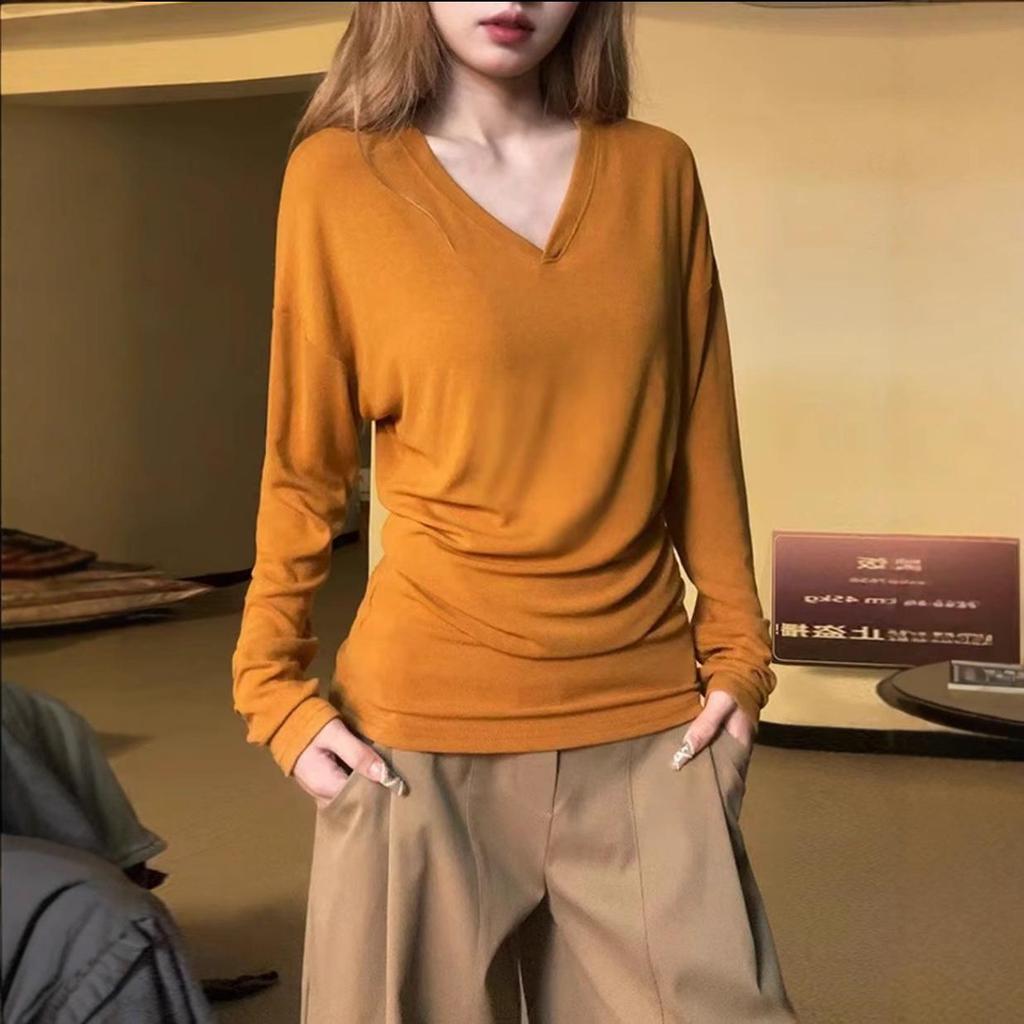 Korean V-Neck White Long Sleeve T-Shirt for Women – Autumn/Winter Relaxed Fit Base Layer with Cinched Waist