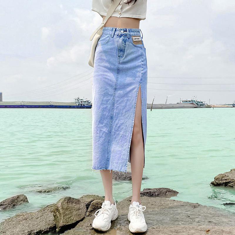 Женская джинсовая миди-юбка с высокой талией и боковым разрезом - Лето 2024 Приталенная А-силуэта Облегающая Уличный стиль