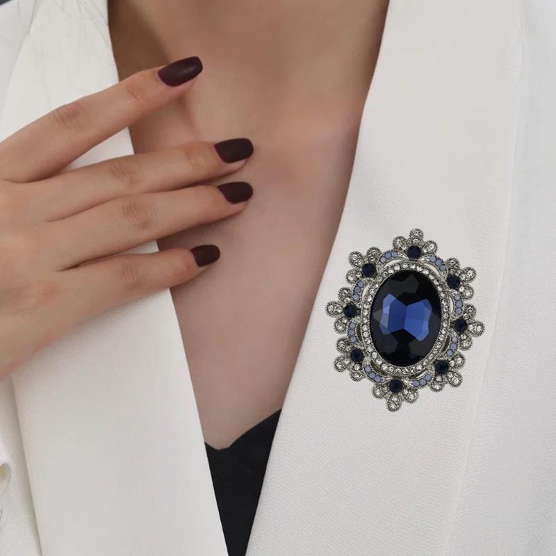 Exquisite Retro Flower Brooch & Scarf Buckle for Women