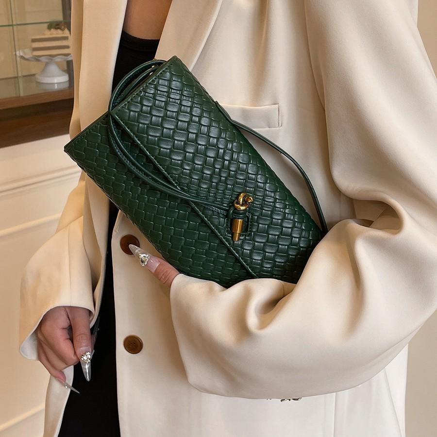 Trendy New Woven Baguette Messenger Bag Texture Retro Portable Women's Bag Simple Light Luxury Shoulder Bag