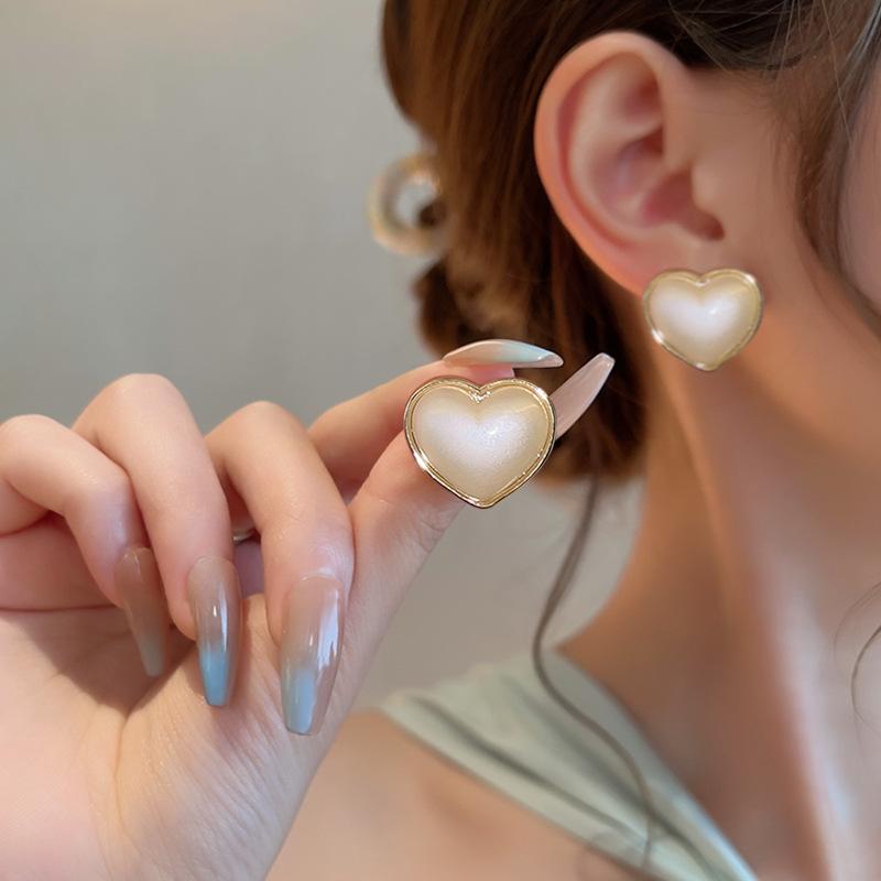 Ретро-чувство, передовой дизайн, квадратный темперамент, простые серьги-гвоздики Love, экологически чистые