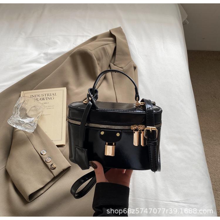 Нишевая женская сумка высокой стоимости 2025 новая модная и универсальная цепочка сумка кроссбоди коробка маленькая квадратная сумка сумка подмышку