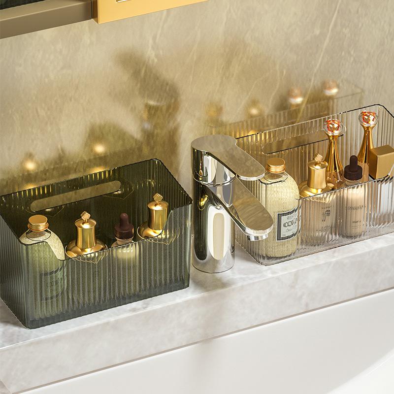 Настенный зеркальный шкаф для ванной комнаты с полками для косметики и средств по уходу за кожей