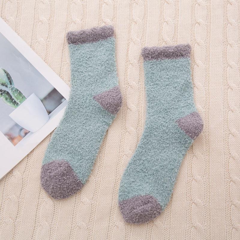 5/10 Pairs Casual Autumn Winter Fleece Lined Socks for Women Winter Coral Velvet Mid Calf Socks Thickened Warm Postpartum Floor Socks for Sleep