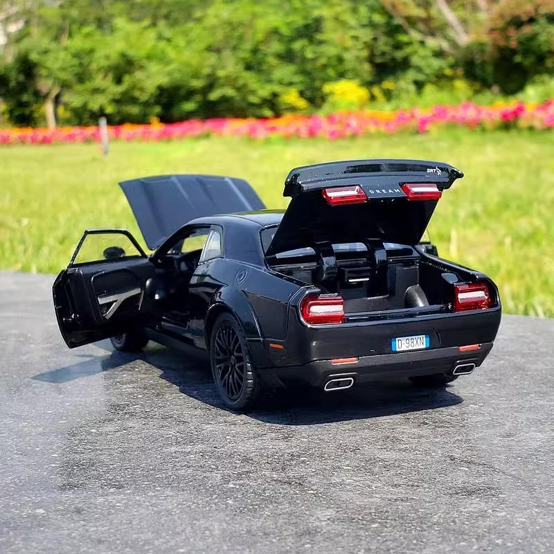 1/32 DODGE Challenger Hellcat Redeye Supercar Die Casting Model Car Sound and Light Hobby Collectibles Classic Decorative Gifts