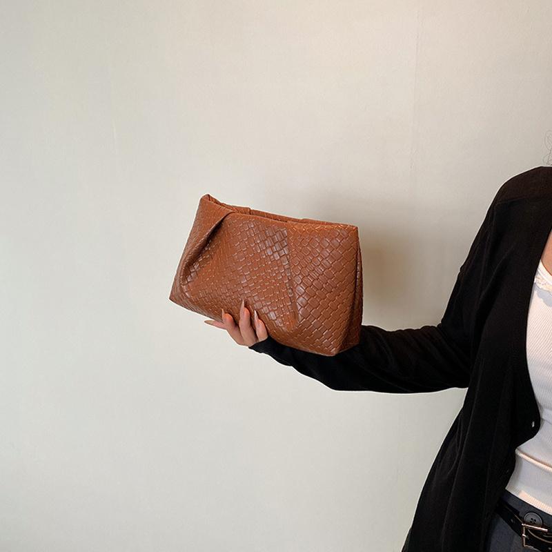 High End Retro Fashion Embossed Woven Handbag, Lightweight and Large Capacity, Suitable for Dates, Weddings, and Banquets