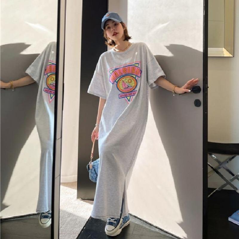 Женское платье-футболка с короткими рукавами, летнее, свободное, утягивающее, с разрезом, средней длины, выше колена, повседневное платье