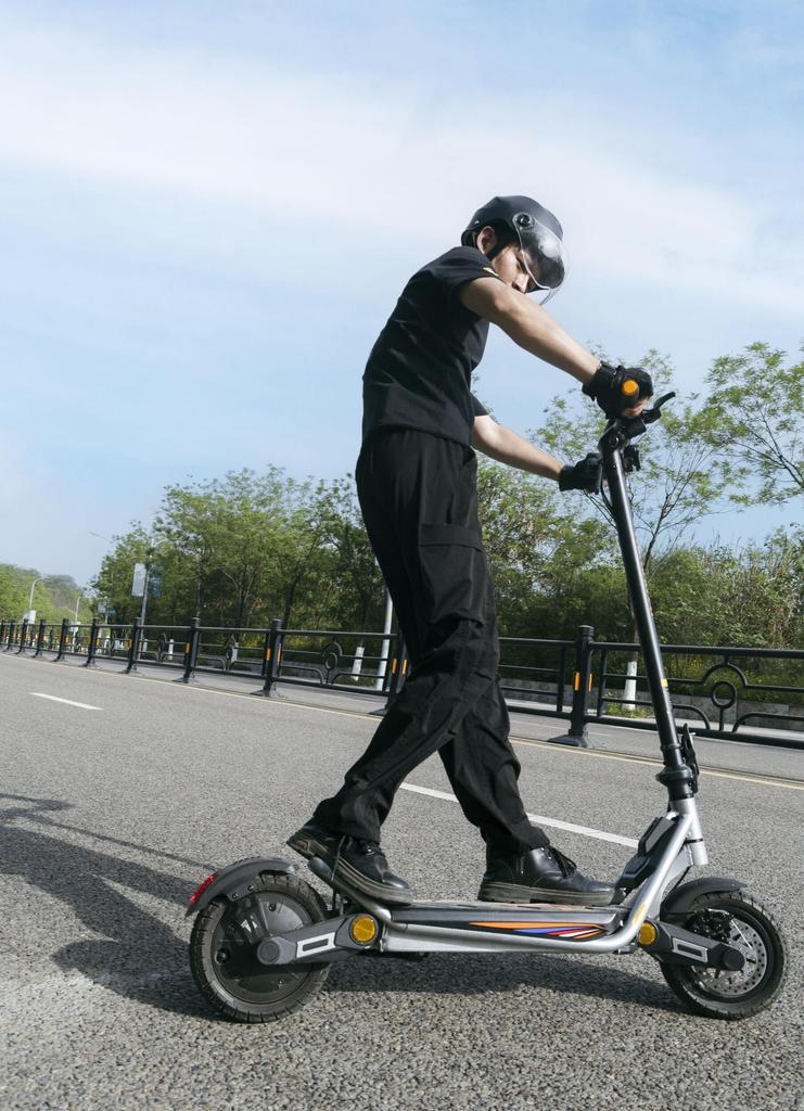 KuKirin A1 Electric Scooter, 10-inch Tubeless Tires, Dual Braking System, LED Headlight, Tail Light & Turn Signals, 48V Battery, Fast Charging