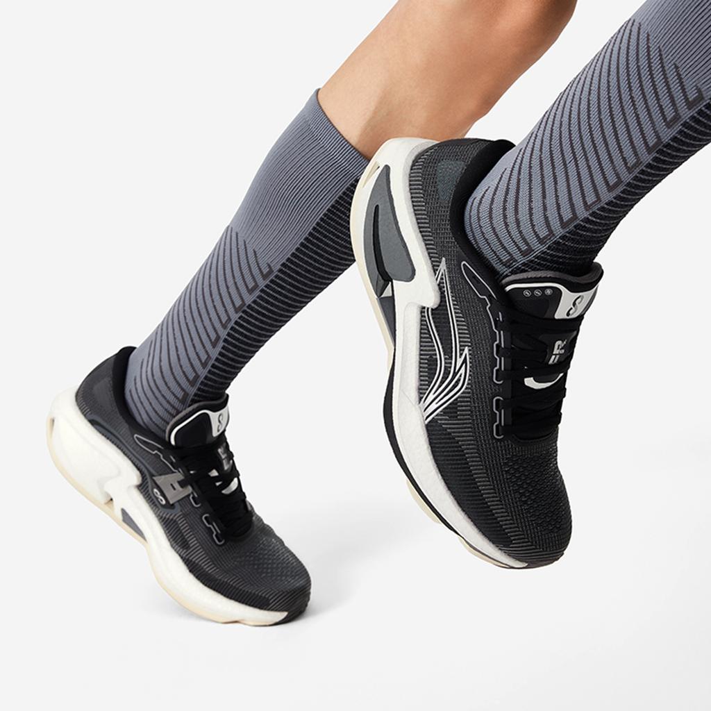 New LiNing Cushioning Anti Slip Wear Resistant Breathability Low Top Running Shoes Men's Black White ARZU007-3