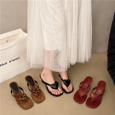 Модные женские летние шлепанцы-гладиаторы с клипсой для пальца, модные шлепанцы на низком каблуке, женские уличные пляжные сандалии для платья