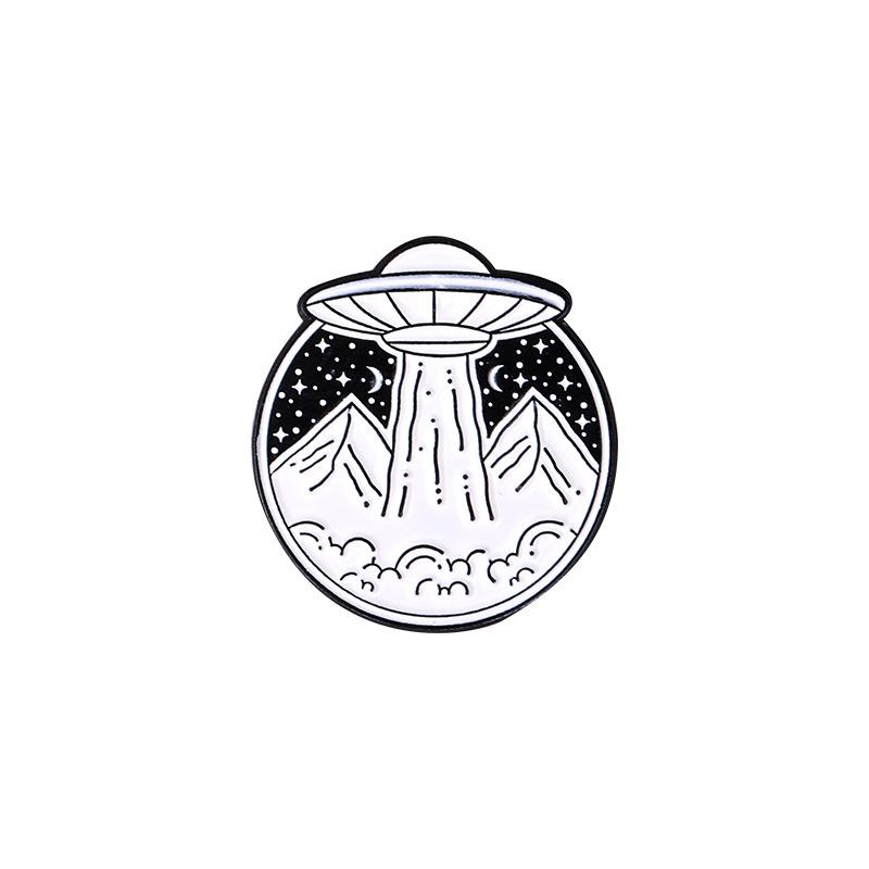 Космический корабль астронавта со звездным небом, дизайн, металлическая эмалированная брошь, креативный индивидуальный значок, подарок лучшего друга, булавка