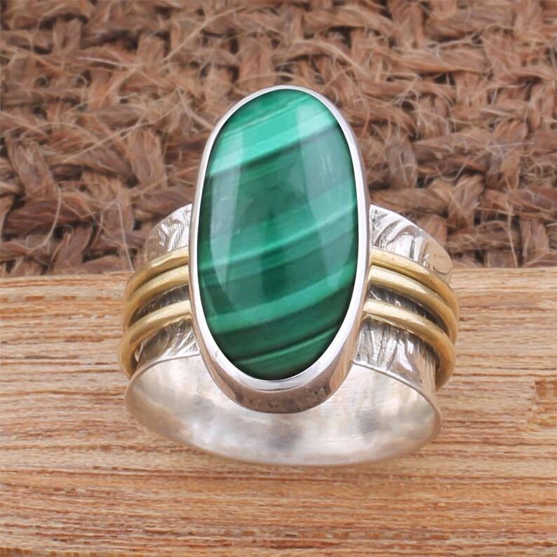Большое овальное кольцо с малахитом, кольцо из цельного серебра 925 пробы, кольцо ручной работы, двухцветное кольцо, богемное кольцо, кольцо с безелем, уникальный подарок