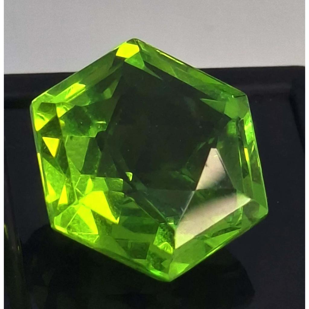 Stunning Super Green Peridot Natural Hexagon Cut 15-17 Ct Certified Gemstone