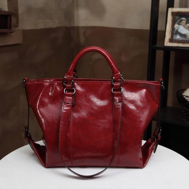 Womens Handbag With Soft Handle And Multiple Compartments For Everyday Style