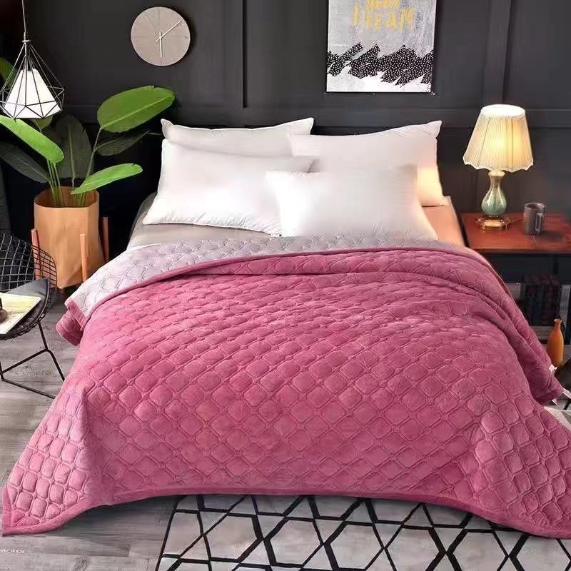 Мягкий бархатный стеганый чехол для кровати, короткое плюшевое полотенце для дивана, нескользящая простыня 270x230 см. Покрывало снизу однотонное или с принтом в случайном порядке.