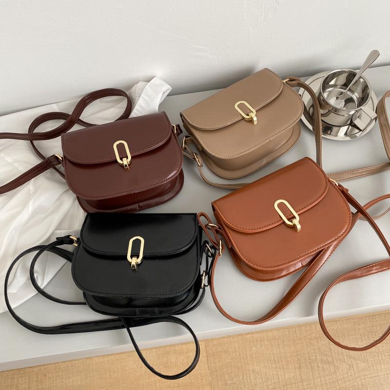 2021 Stylish Women’s Textured Shoulder & Crossbody Saddle Bag