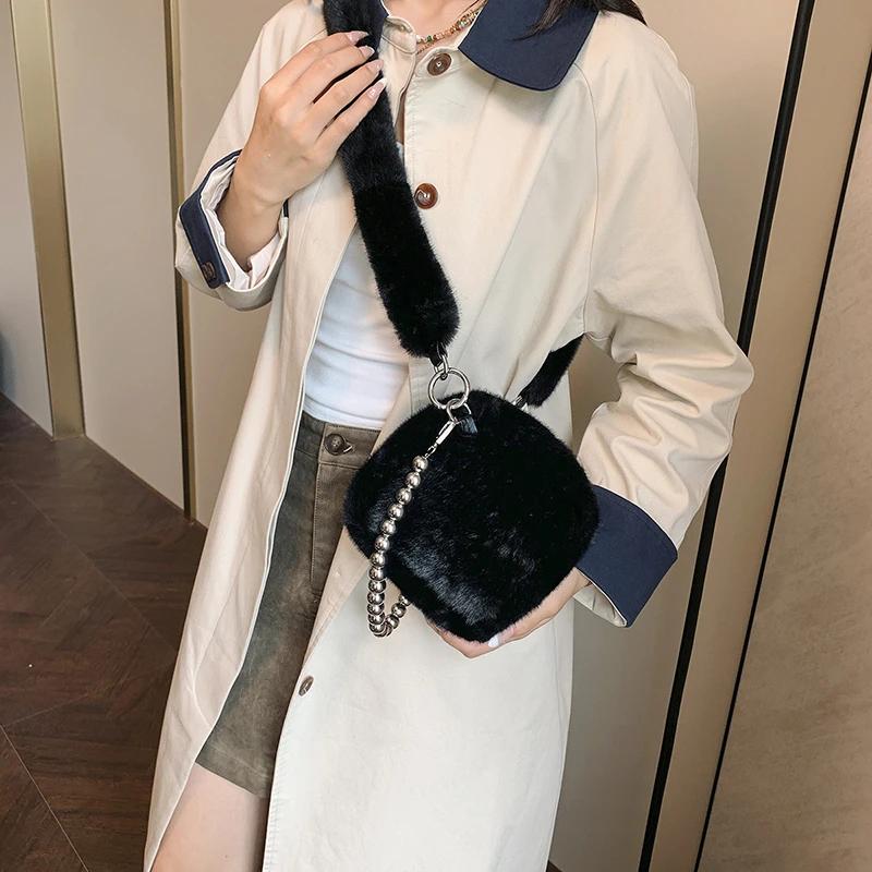 Маленькая плюшевая сумка через плечо, элегантная меховая сумка, минималистичная, с жемчужной цепочкой, красивая, универсальная сумка через плечо