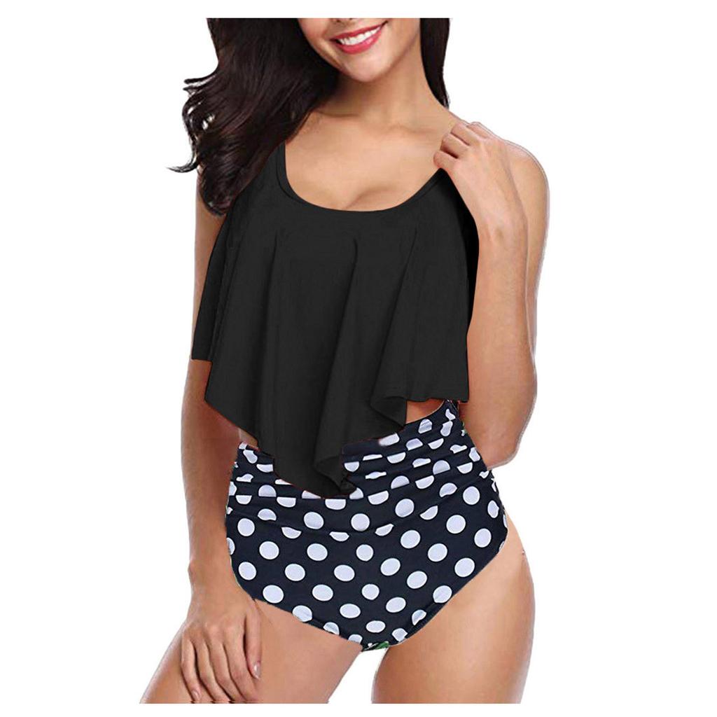 Бикини с рюшами и принтом закрывает живот и демонстрирует тонкий разделенный купальник для женщин