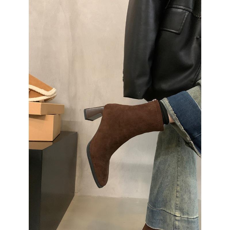 Женские короткие сапоги на высоком каблуке 2024 новые осенне-зимние французские ретро замшевые толстый каблук тонкие сапоги в иностранном стиле корейские маленькие ботильоны