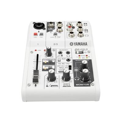 Аудиоинтерфейс микшера веб-трансляций YAMAHA AG03 с 3 каналами и удобными функциями для распространения через Интернет. Совместим с музыкальным производством.