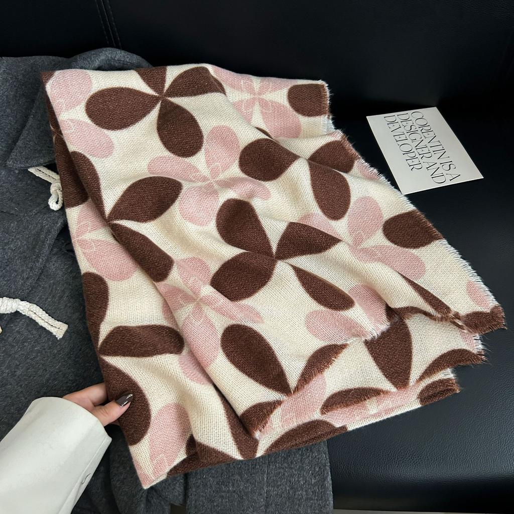 Lucky Four-leaf Clover Small Fresh and Fashionable Imitation Cashmere Warm Scarf Women's Autumn and Winter High-end Temperament Outer Shawl