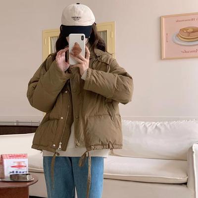 Пуховик в стиле колледжа женский короткий утолщенный 2025 зимняя мода маленький стример пух белой утки куртка-хлеб
