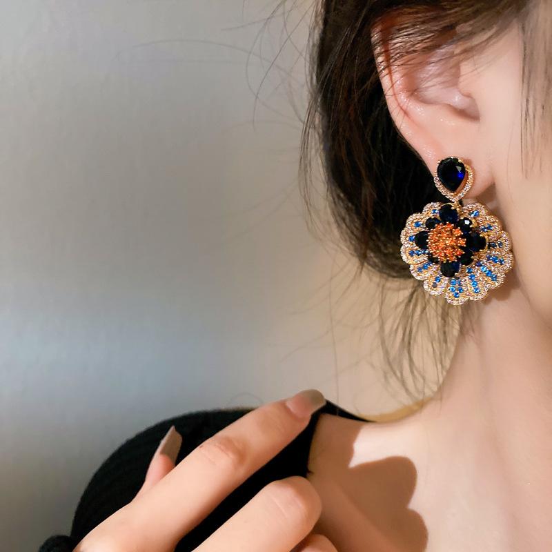 Серебряные иглы с цирконом и бриллиантами, инкрустированные цветами, нишевые легкие роскошные серьги высокого класса, модные темпераментные серьги для тяжелой промышленности, женские