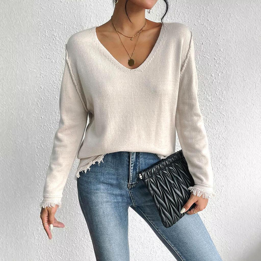 Женский свитер плотной вязки с короткими рукавами и бахромой