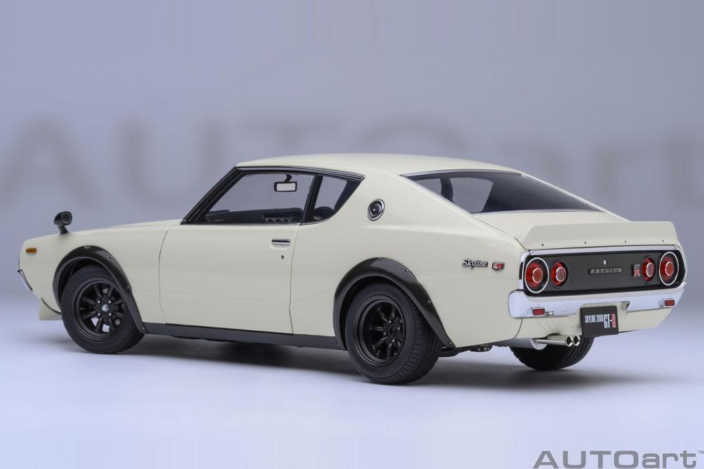 AUTOart Scale Nissan Skyline Tuned Version White Finished Model 77467 1/18 2000GT-R (KPGC110)
