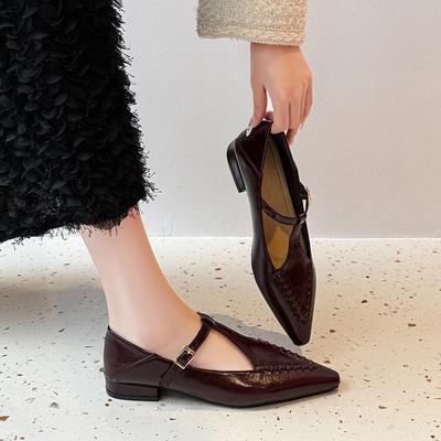 Ретро туфли Мэри Джейн с острым носком женские 2025 осень новые универсальные удобные на мягкой подошве с мелким вырезом одинарные туфли с юбкой маленькие кожаные туфли