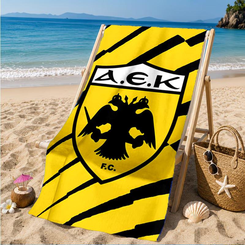 Пляжное полотенце AEK Athens с золотисто-черным гербом, Быстросохнущее, Легкое в уходе, Подходит как для фитнеса, так и для пляжного отдыха, Спортивный аксессуар