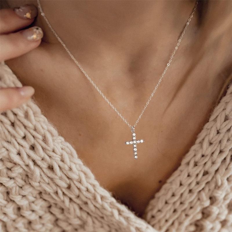 Elegant CZ Stone Paved Crosses Necklace Exquisite Crosses Pendant Necklace Jewelry with Shimmering Zircon Embellishment