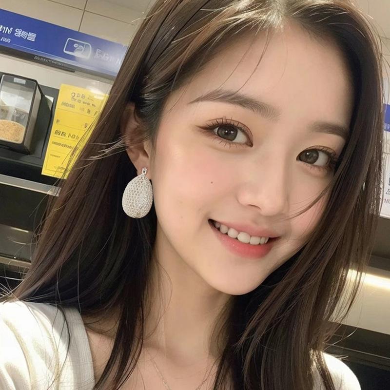 Сетка Полый Ретро Полый Шар Женский Медный Покрытием Настоящее Золото Модная Атмосфера Высокого Класса