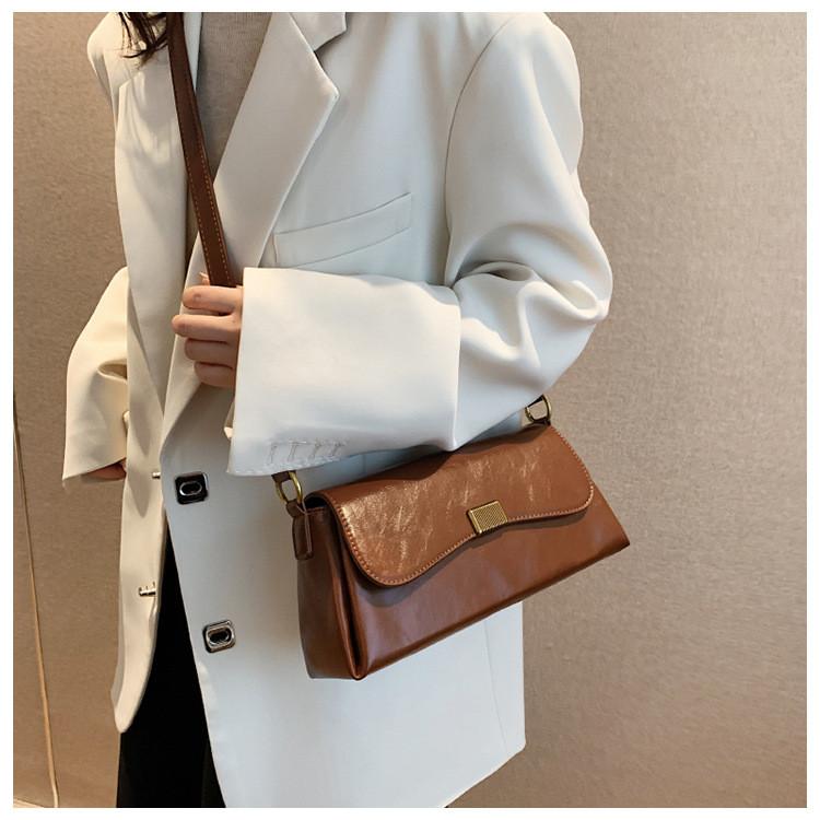 Ielgy French Retro Brown Underarm Bag Simple Messenger Baguette Bag