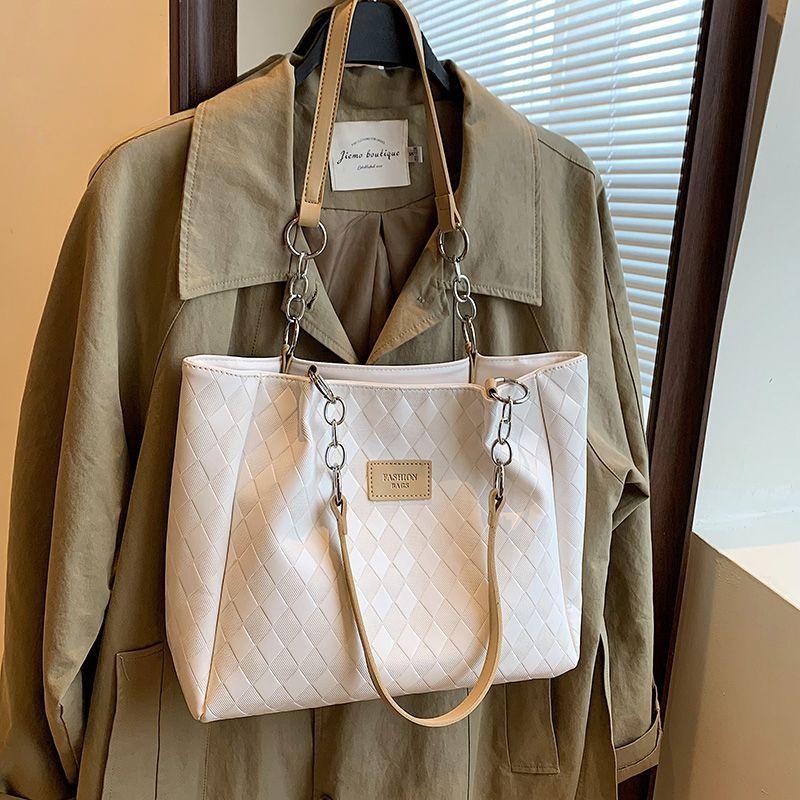 Оптовые сумки большой вместимости, женские универсальные новые сумки на плечо с высокой текстурой 2025 года, популярные сумки-тоут для поездок на работу этого года