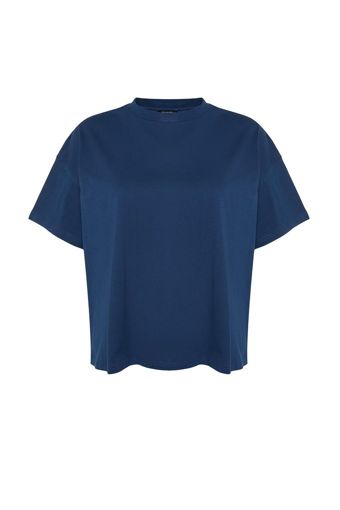 Женская базовая трикотажная футболка больших размеров в рубчик с широким воротником темно-синего цвета больших размеров