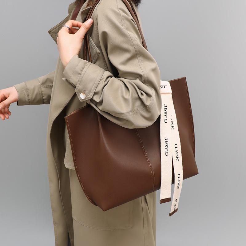 New Bag Autumn and Winter Tote Bag Versatile Leather Large Capacity Shoulder Large Bag Bucket Bag