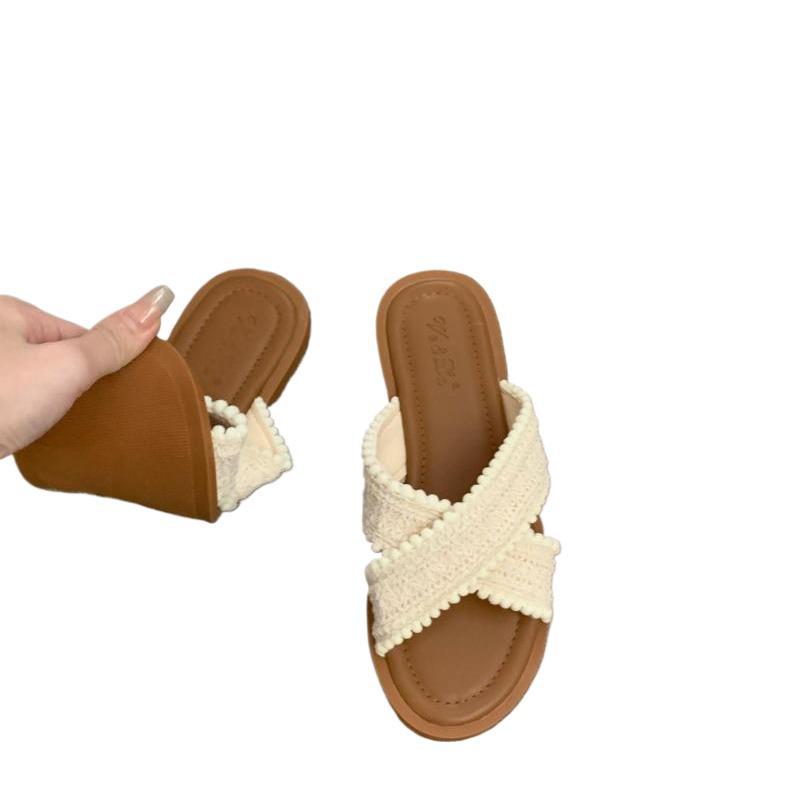 Плоские ретро-плетеные маленькие классные тапочки женская обувь летняя одежда 2025 новые летние пляжные сандалии