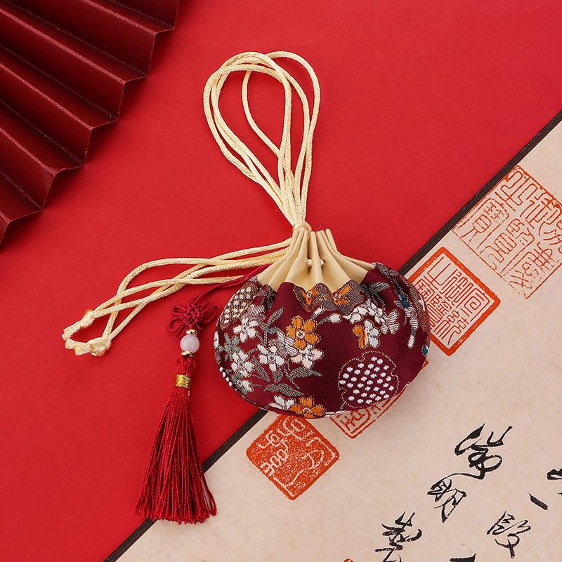 Sachet Hanfu Pouch: Traditional Chinese-Style Portable Scented Bag and Mosquito Repellent