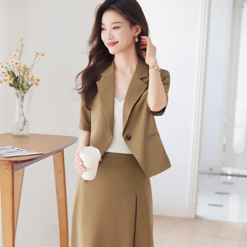 Женский черный приталенный летний блейзер с короткими рукавами