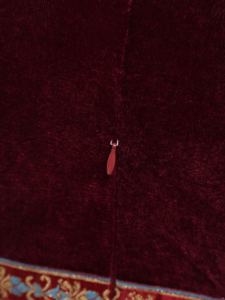 Детский халат принцессы на Хэллоуин для девочек: Полный средневековый костюм для косплея с капюшоном, рукавами-трубами и детальной вышивкой.