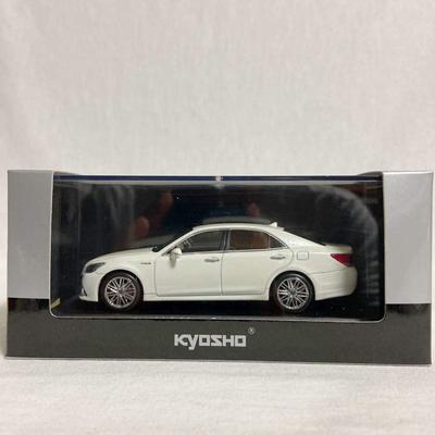 Kyosho масштаб Toyota Crown Hybrid Athlete G Белый перламутровый кристалл 210 серия Миниатюрная модель автомобиля 1/43