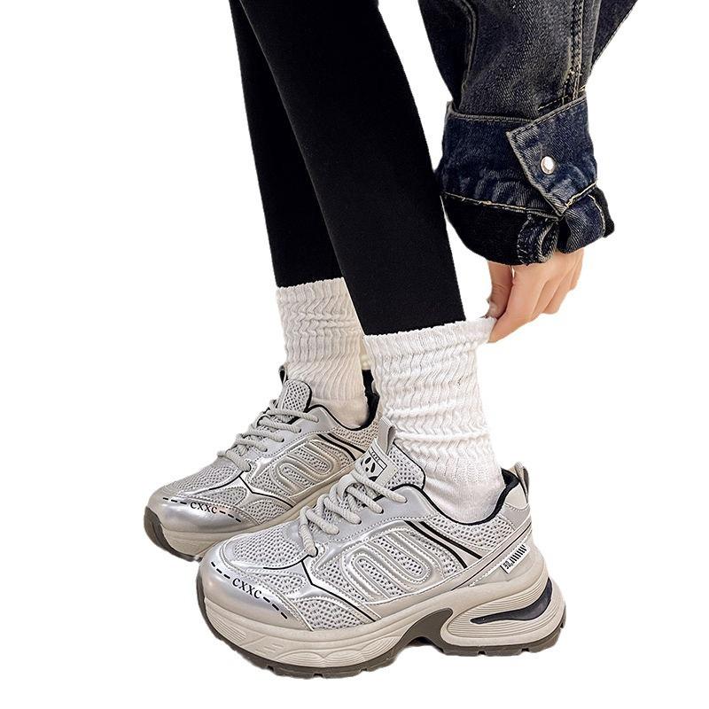 Студенческие повседневные спортивные туфли на платформе женские 2025 весна новая студенческая универсальная дышащая популярная обувь папы обувь на платформе