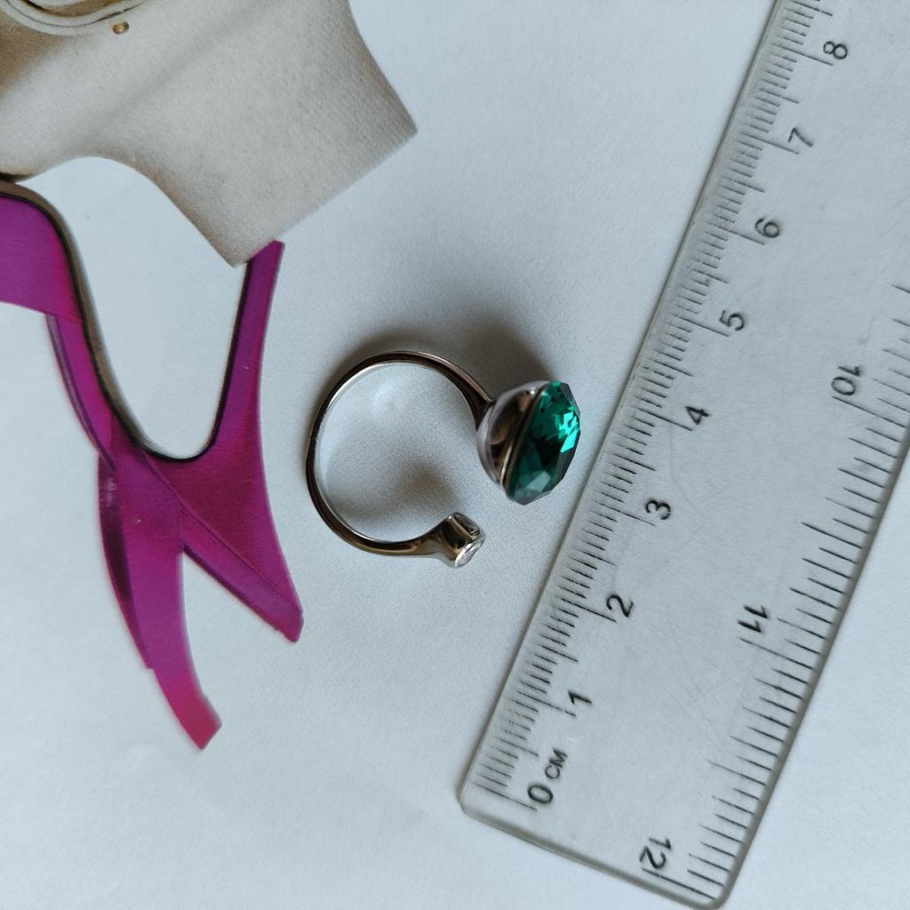 Серебряное кольцо с фианитами, вес изделия 4,8 гр (60002215)